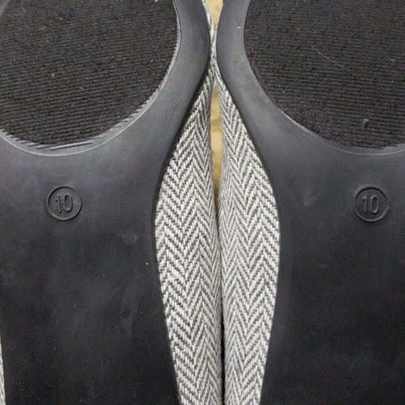 SHOES - Picture 4 of 4